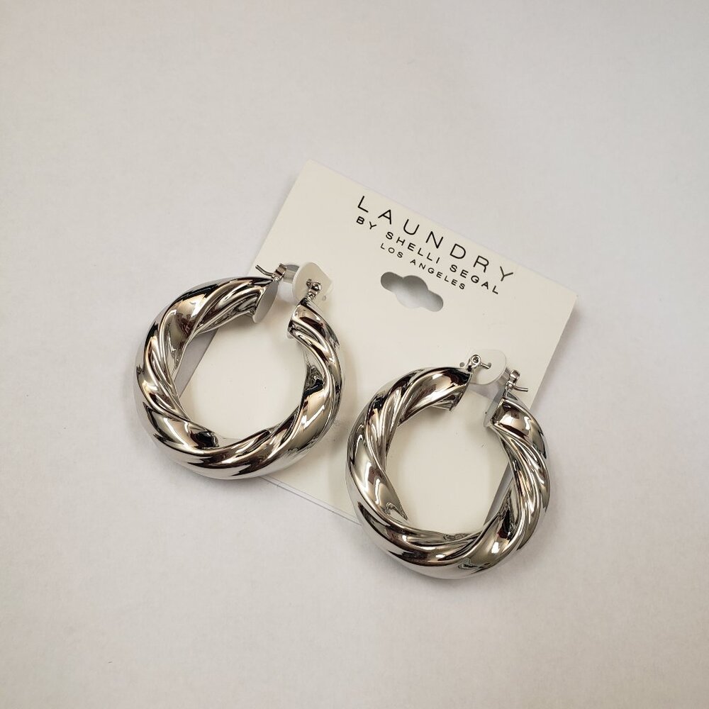 Laundry by Shelli Segal Los Angeles, silver tone twisted med sz thick hoops NWT